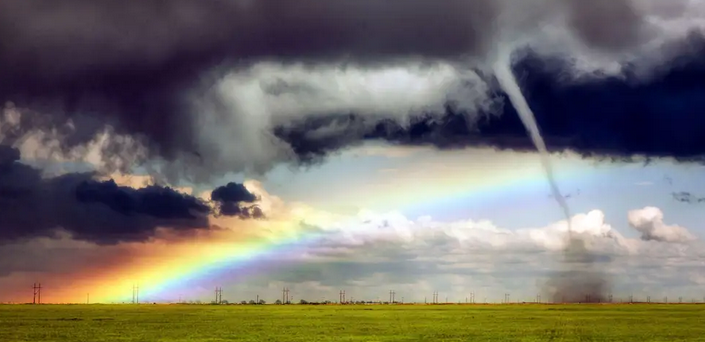 https://weather.com/science/nature/news/tornado-rainbow-photograph-colorado-amazing-jason-blum